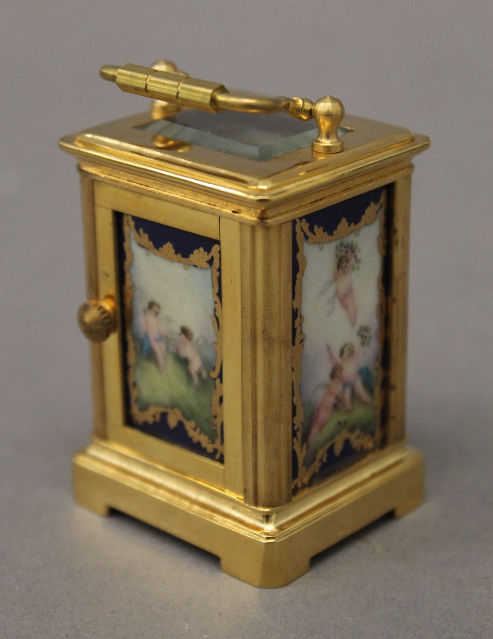 A miniature carriage clock with porcelain panels. 7.5 cm high. - Image 4 of 9