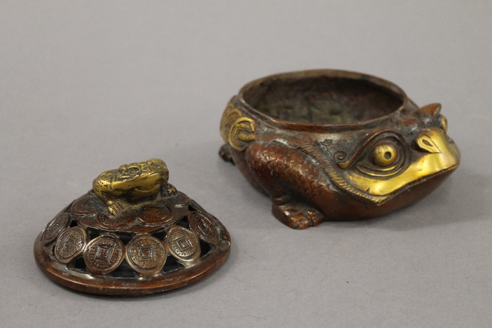 A Chinese bronze frog censer. 10 cm high. - Image 3 of 4