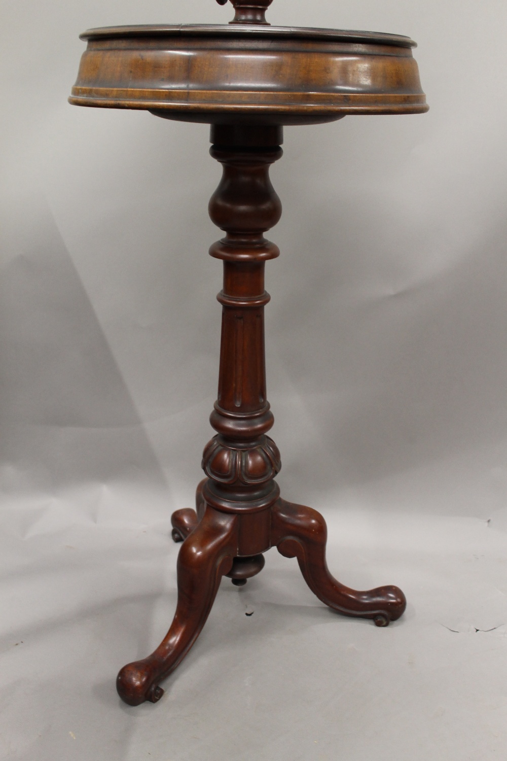 A Victorian mahogany shaving stand, with original mirror. 132 cm high. - Image 3 of 3