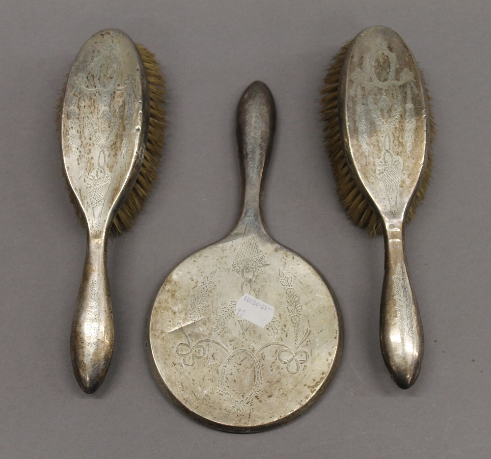 A quantity of silver backed dressing table brushes and mirrors. 52.8 troy ounces total weight. - Image 4 of 6