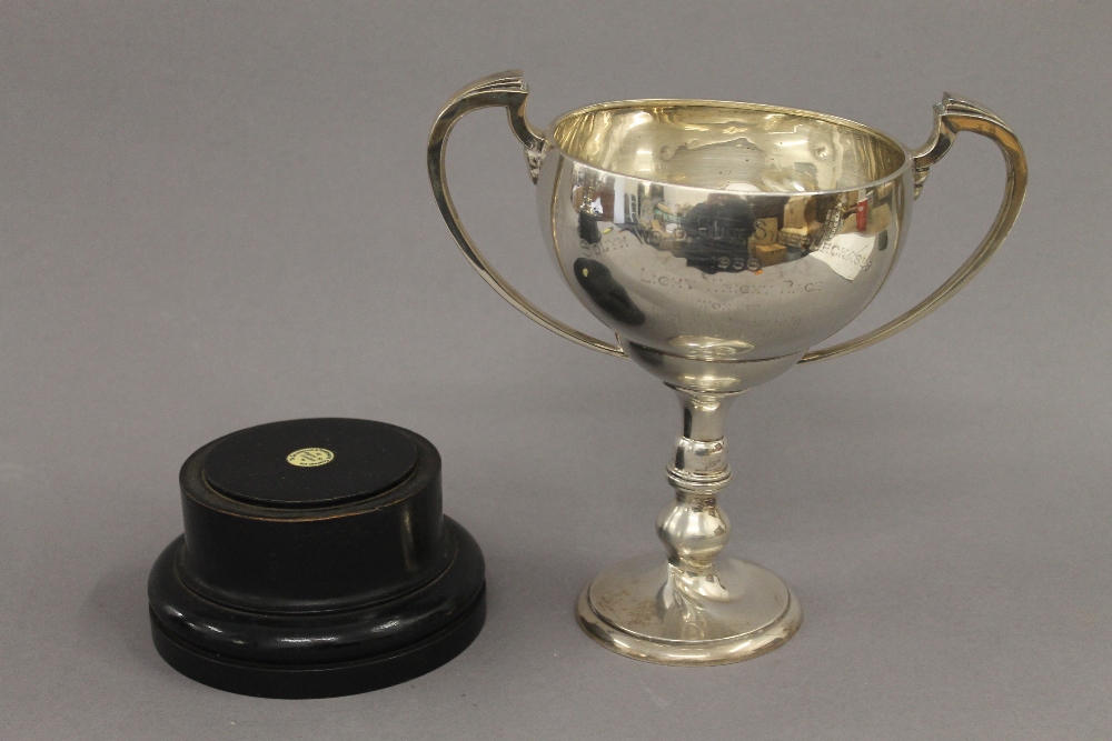 An engraved silver trophy cup on stand. 28 cm high overall. 13.6 troy ounces. - Image 4 of 5