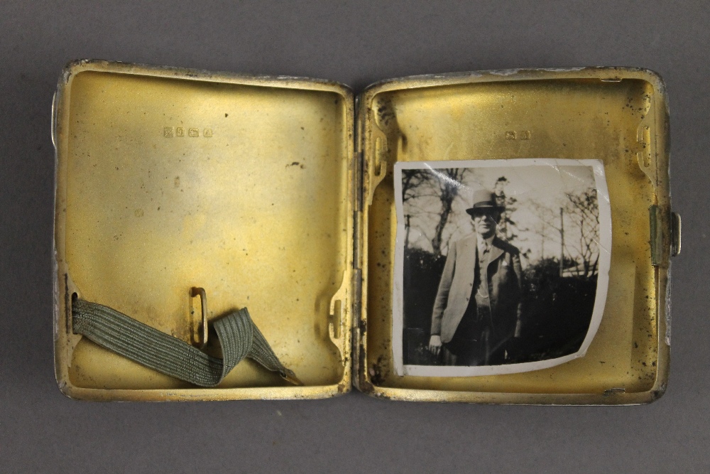 Two silver cigarette cases. The largest 15.5 cm wide. 11.9 troy ounces. - Image 7 of 9