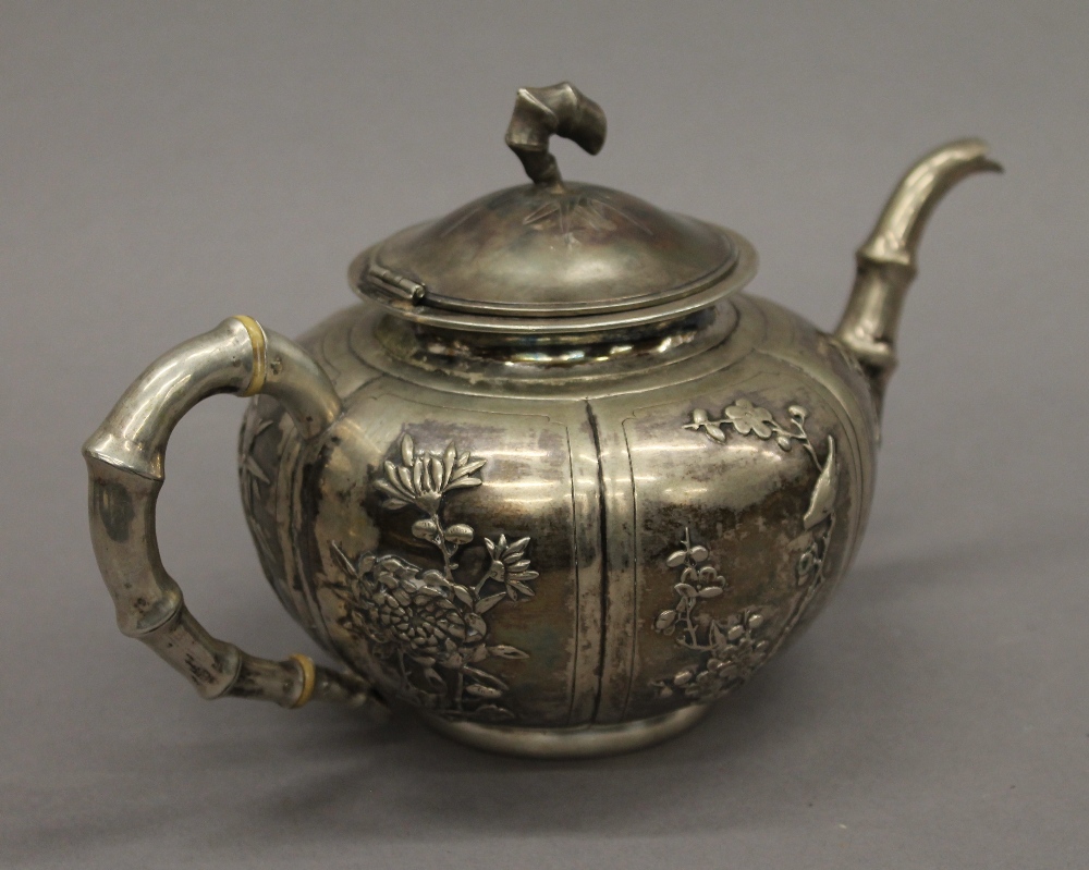 A Chinese silver three-piece tea set. The teapot 25 cm long. 30.1 troy ounces. - Image 4 of 18