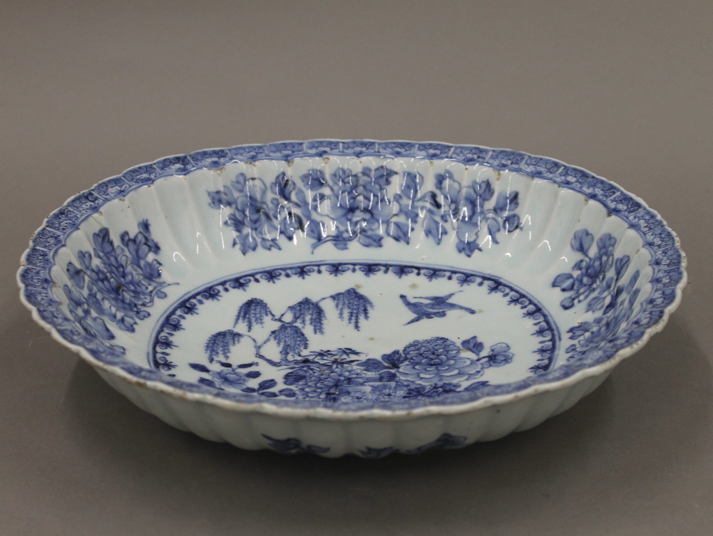 An 18th century Chinese blue and white porcelain bowl and a 19th century blue and white porcelain - Image 2 of 20