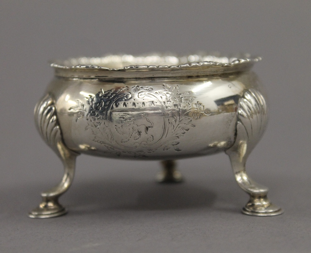 Two Georgian silver salts. Each approximately 6 cm diameter. 4.4 troy ounces. - Image 6 of 7