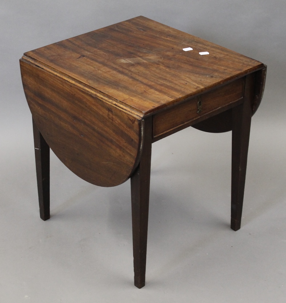 A small 19th century mahogany Pembroke table. 53.5 cm high. - Image 3 of 5