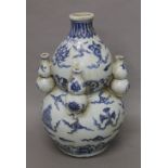 A Chinese blue and white porcelain double gourd vase. 28.5 cm high.