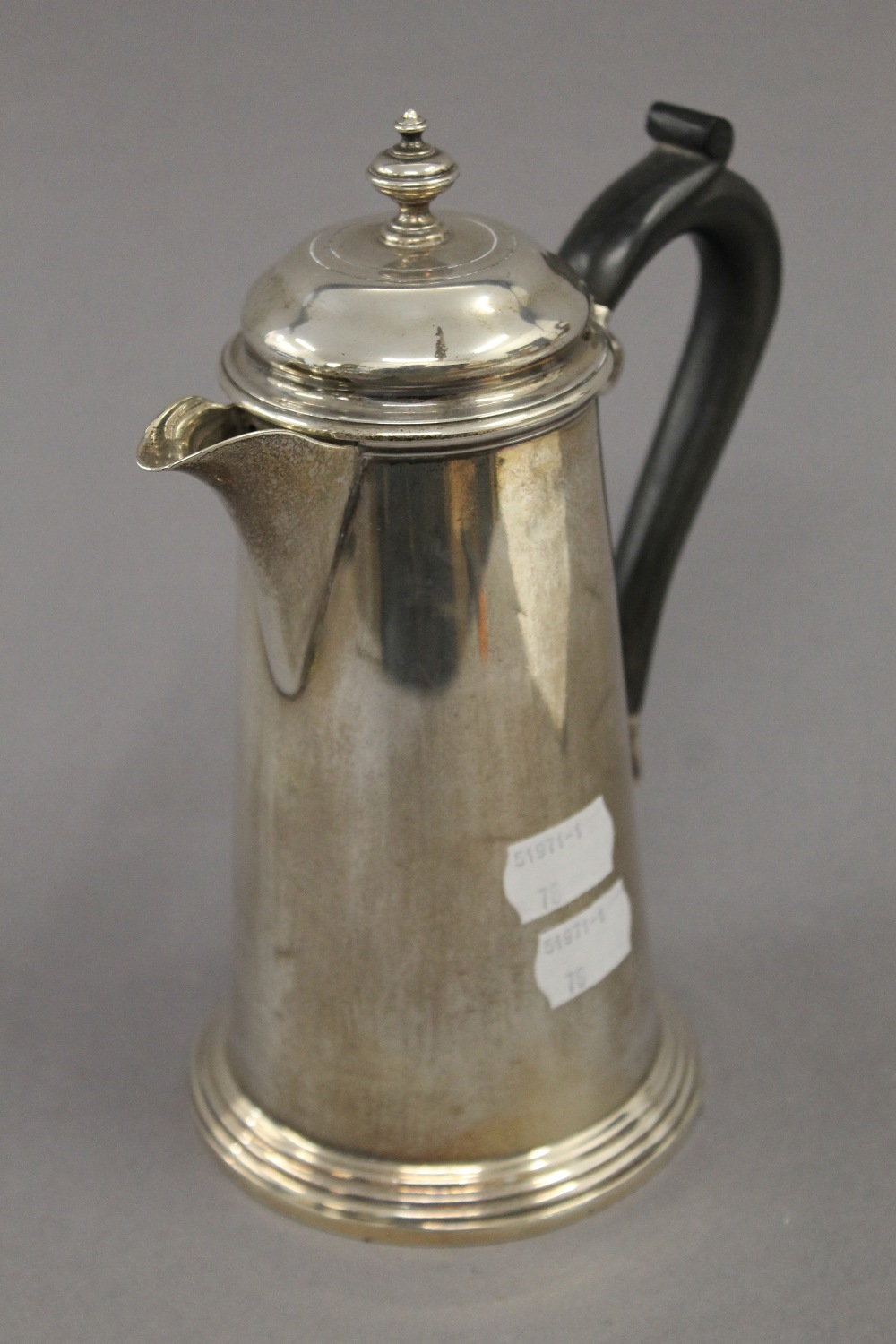 A Mappin and Webb silver coffee pot. 19.5 cm high. 13 troy ounces total weight.