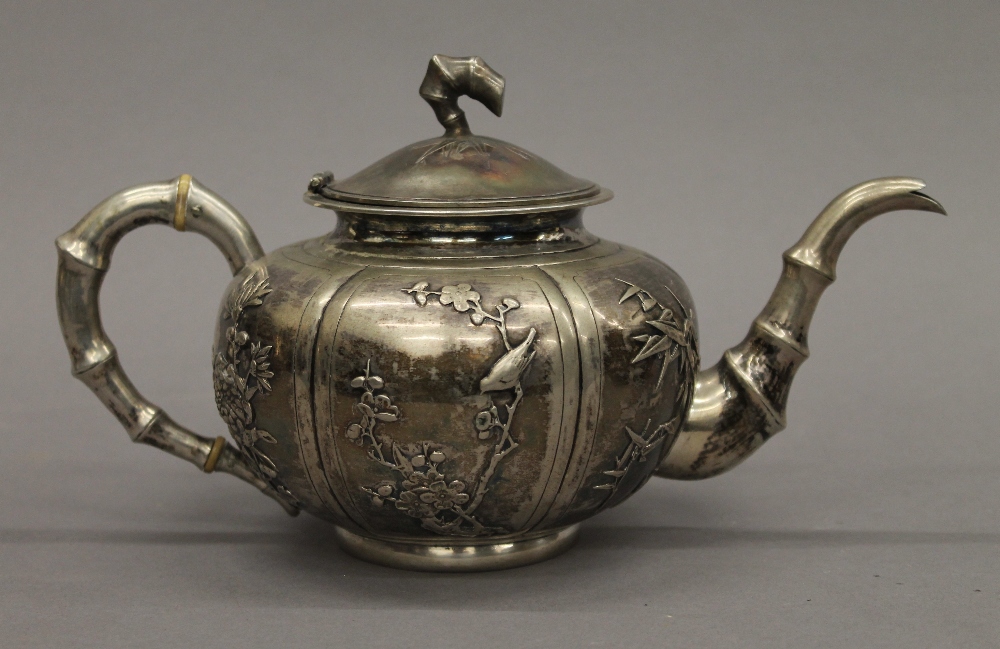 A Chinese silver three-piece tea set. The teapot 25 cm long. 30.1 troy ounces. - Image 3 of 18