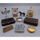 A small quantity of miscellaneous items, including a snuffbox, compacts, etc.