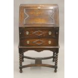 An early 20th century oak bureau. 58 cm wide.