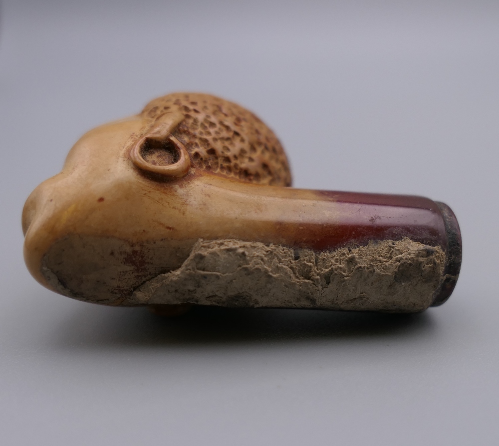 A late 19th century meerschaum pipe in the form of an African head, in original case. 5.5 cm wide. - Image 6 of 10