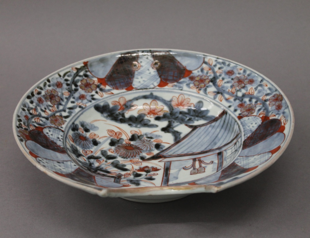 An early 18th century Japanese Imari barbers bowl of typical decoration and palette. 27.