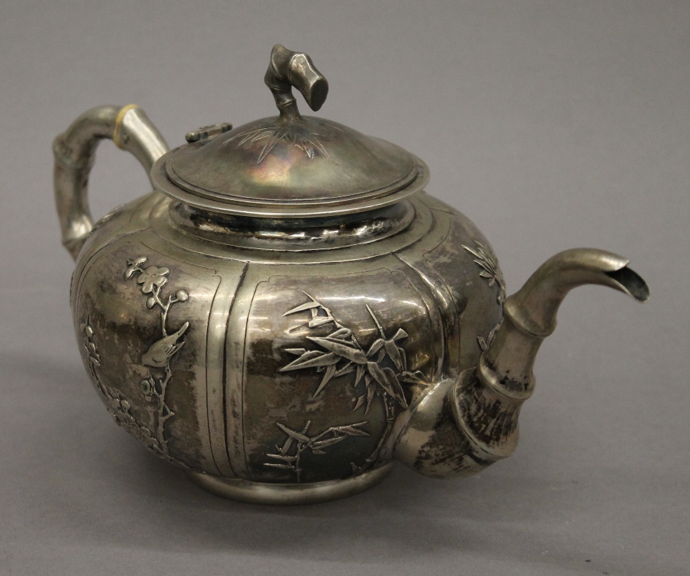 A Chinese silver three-piece tea set. The teapot 25 cm long. 30.1 troy ounces. - Image 2 of 18