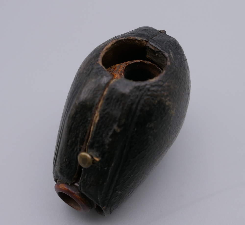 A late 19th century meerschaum pipe in the form of an African head, in original case. 5.5 cm wide. - Image 10 of 10