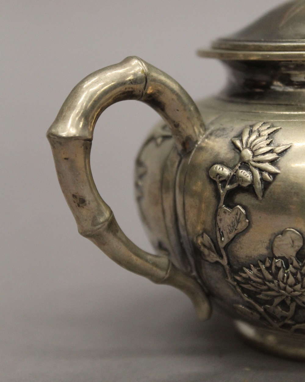 A Chinese silver three-piece tea set. The teapot 25 cm long. 30.1 troy ounces. - Image 16 of 18