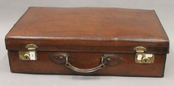 A vintage leather suitcase. 66 cm wide.