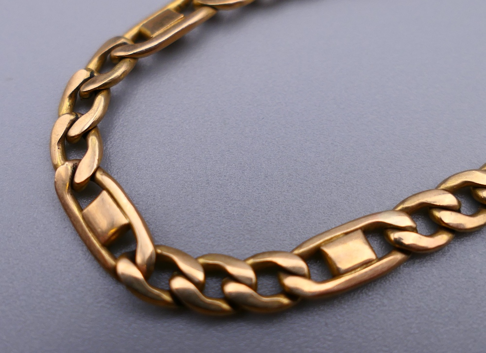 A 9 ct gold chain. 55 cm long. 23.6 grammes. - Image 2 of 3