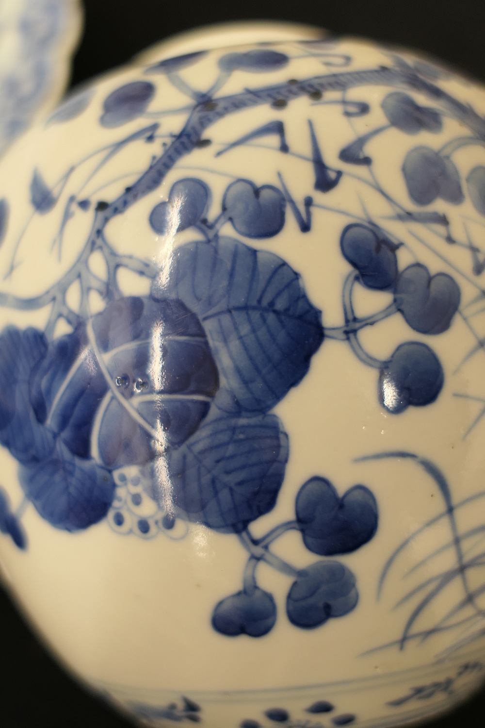An 18th century Chinese blue and white porcelain bowl and a 19th century blue and white porcelain - Image 13 of 20