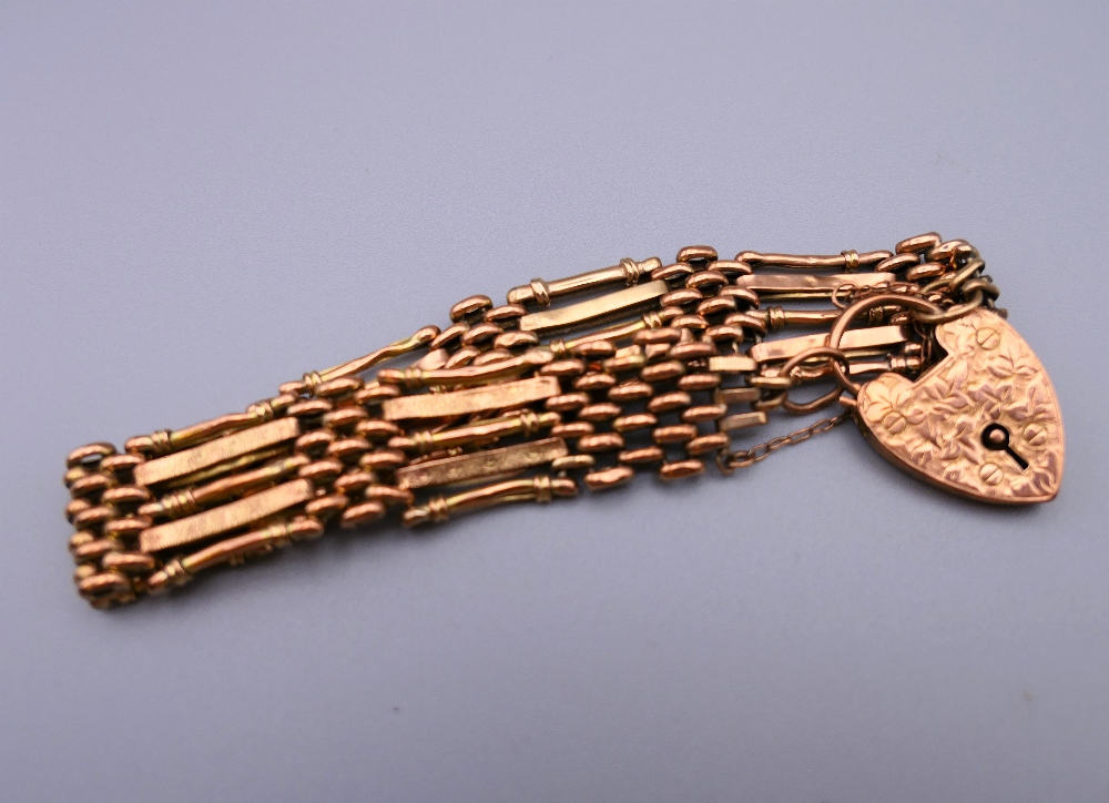 A 9 ct gold gate bracelet. 19 cm long. 16.7 grammes.