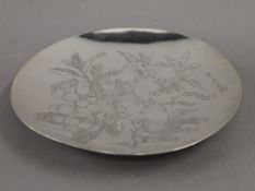 A Japanese silver dish. 24.5 cm diameter. 12.1 troy ounces.
