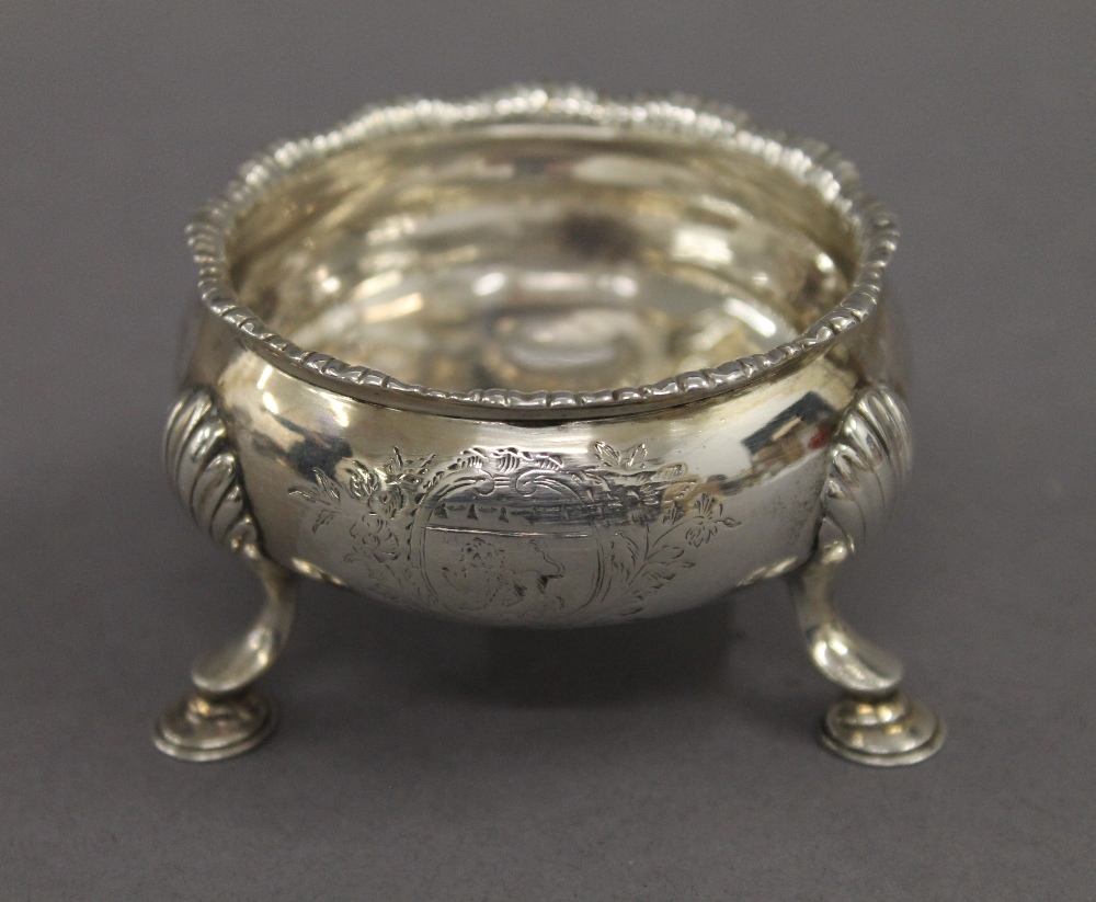 Two Georgian silver salts. Each approximately 6 cm diameter. 4.4 troy ounces. - Image 5 of 7