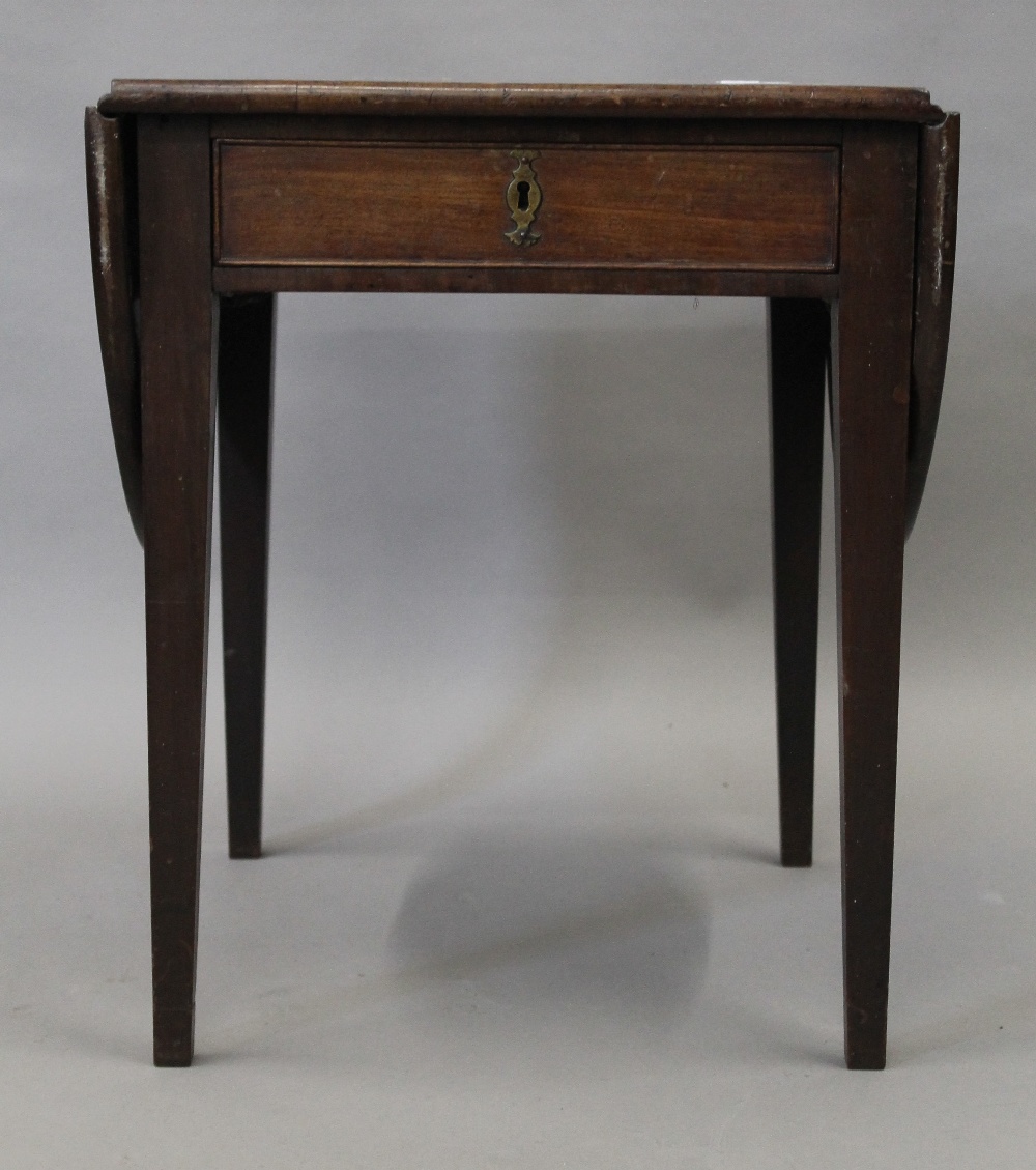 A small 19th century mahogany Pembroke table. 53.5 cm high. - Image 2 of 5
