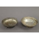 Two silver footed dishes. The largest 13.5 cm diameter. 7.6 troy ounces.