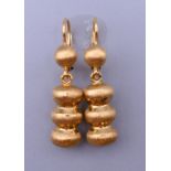 A pair of 14 K gold earrings. 2.5 cm high. 4.4 grammes.