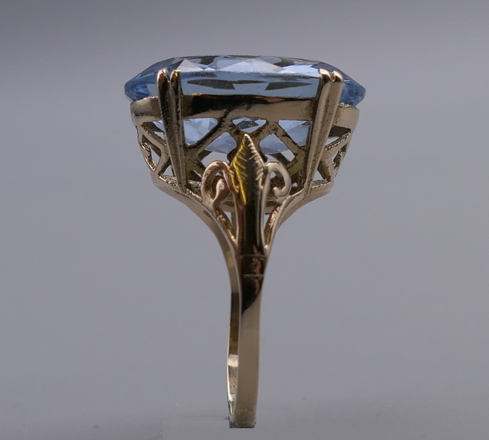 A 9 ct gold ring set with a large light blue aquamarine. Ring size P/Q. 7.2 grammes total weight. - Image 3 of 8