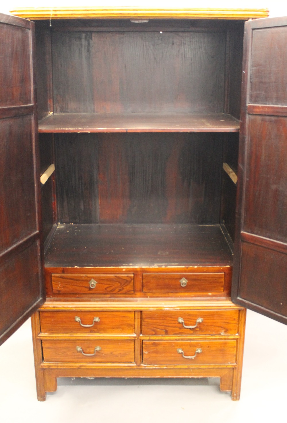 A Chinese elm cupboard. 98 cm wide x 179.5 high cm. - Image 3 of 3