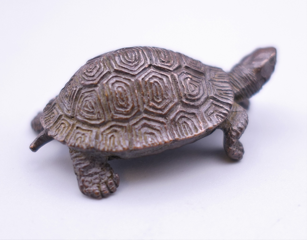 A bronze model of a tortoise. 5.5 cm long. - Image 3 of 5