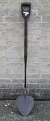 A vintage turfing spade. 136 cm high.