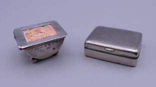 A silver stamp box and a pill box. The former 3 cm wide.