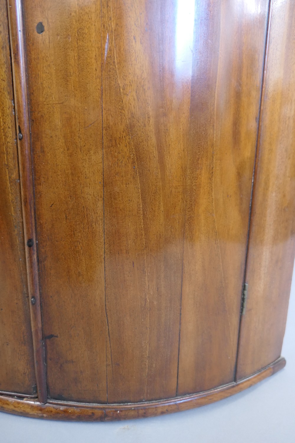A George III mahogany bow front corner cupboard. 99 cm high. - Image 5 of 6