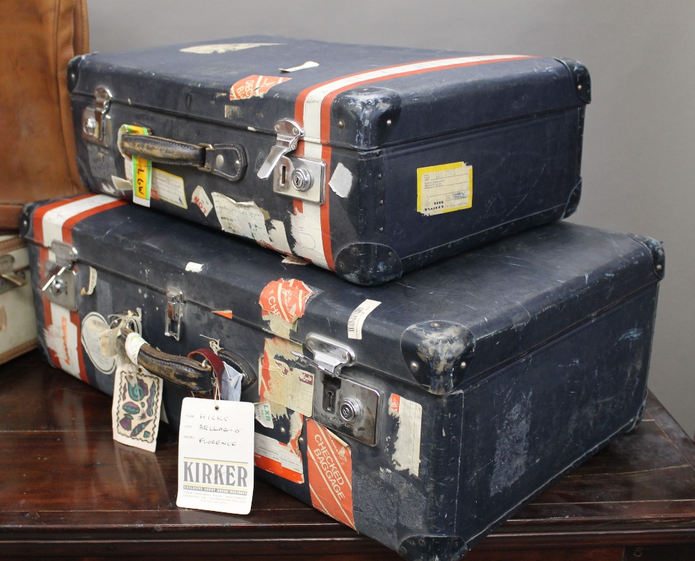 A leather travelling bag and two vintage suitcases - Image 2 of 3