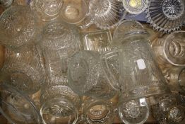 A quantity of miscellaneous glassware
