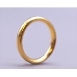 A 22 ct gold wedding band. Ring size L. 7.2 grammes.