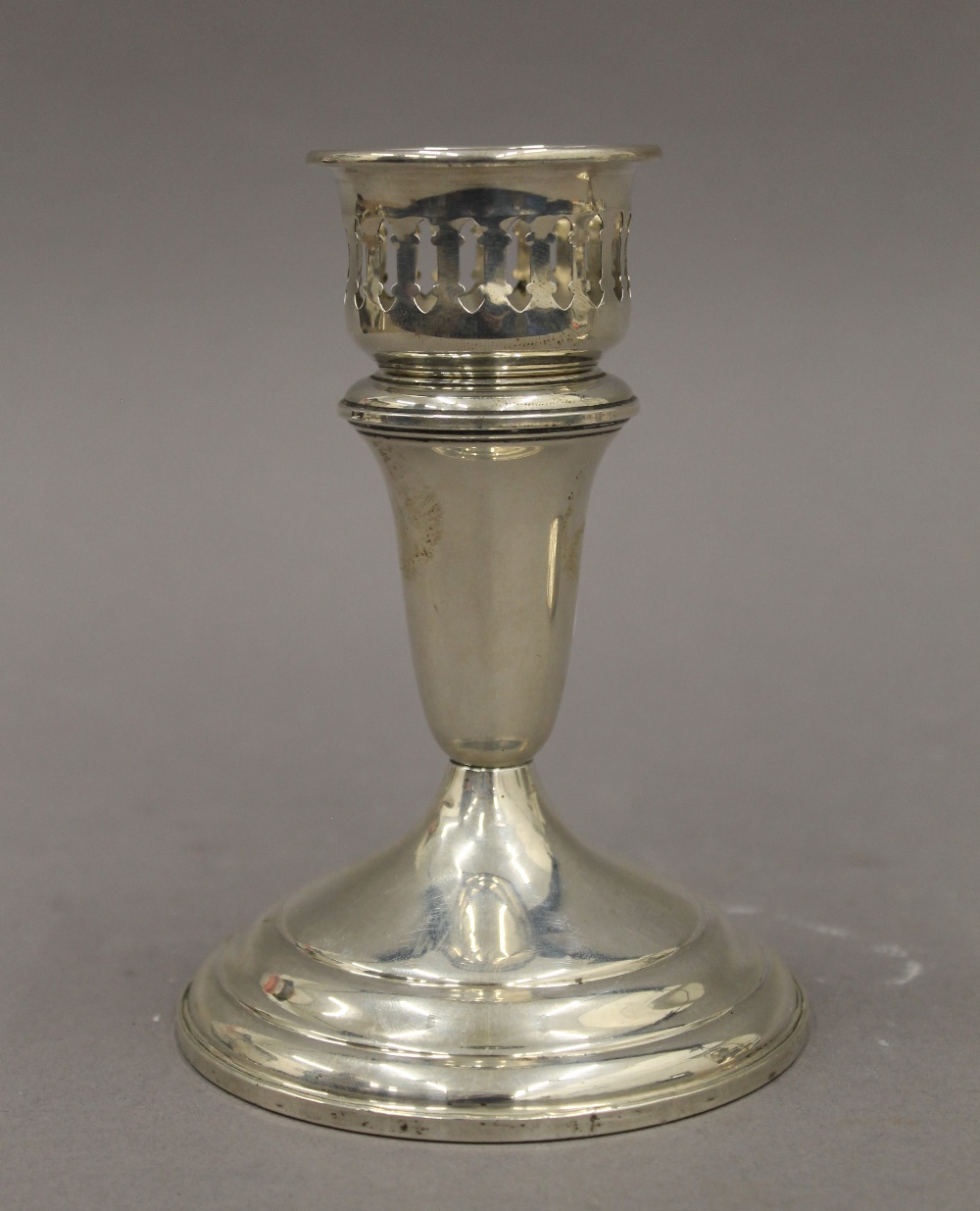 A pair of sterling silver candlesticks with detachable sconces. 13 cm high. 23.4 troy ounces loaded. - Image 3 of 4