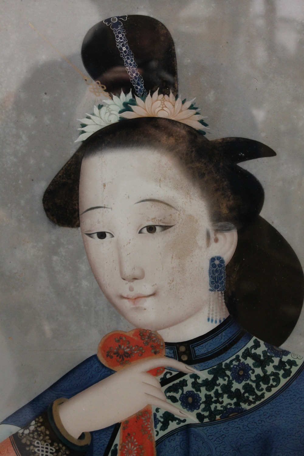 A 19th century Chinese reverse glass painting of a female beauty, framed and glazed. 35. - Image 3 of 4