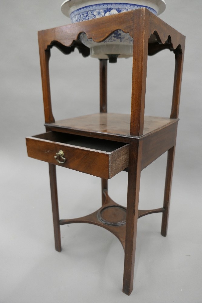 A 19th century mahogany wash stand with associated bowl. 81 cm high. - Image 4 of 5