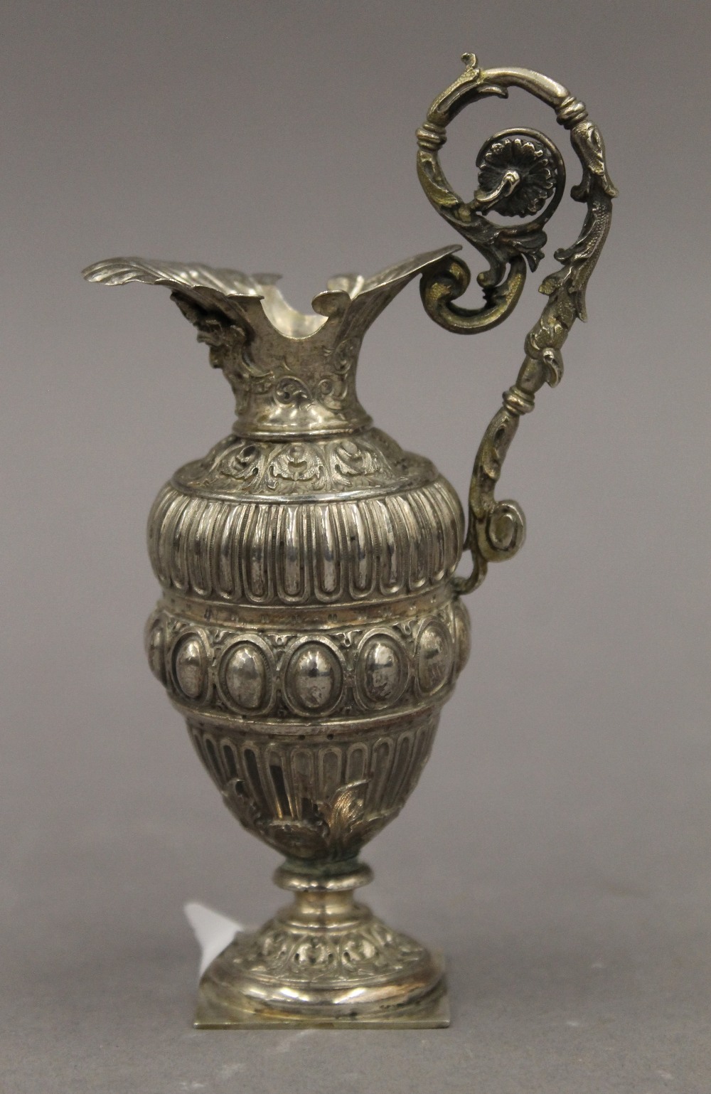 A miniature antique silver ewer, impressed mark G Accarisi Firenze. 11.5 cm high. 72 grammes. - Image 2 of 5