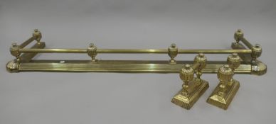 A Victorian brass fender and matching fire dogs. The former 155 cm wide.