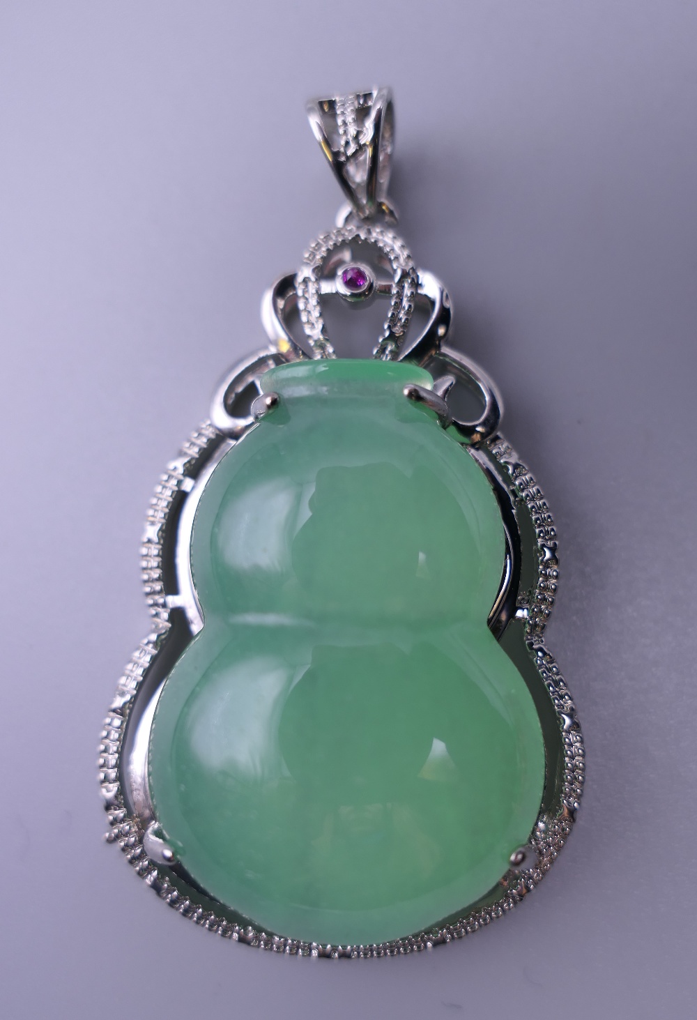 Two jade pendants. The largest 5.5 cm high. - Image 4 of 4