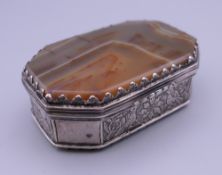 An 18th century Continental agate mounted unmarked silver snuff box. 7.5 cm wide.