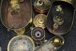 A quantity of various brass and copperware
