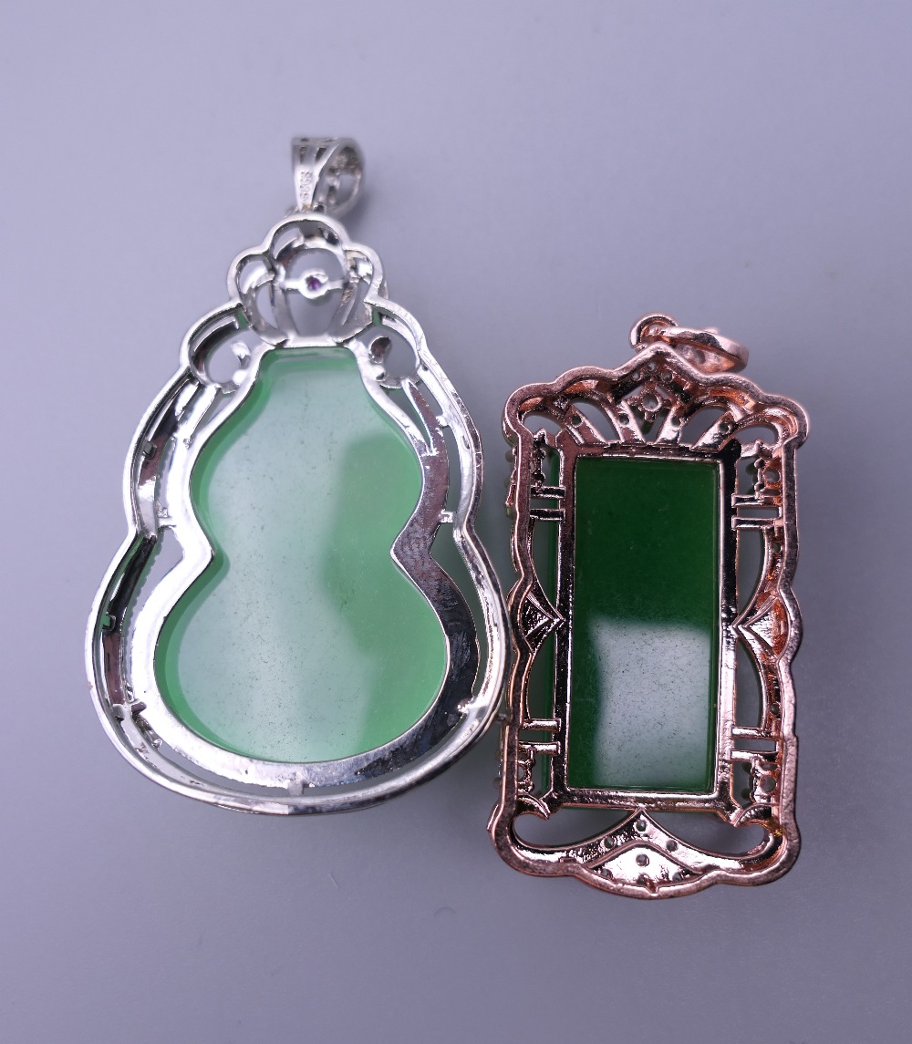 Two jade pendants. The largest 5.5 cm high. - Image 2 of 4