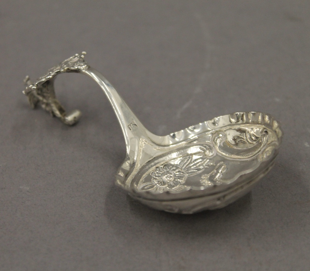 An 800 silver tea strainer and a Continental silver spoon. The former 11 cm long. 65.2 grammes. - Image 2 of 11