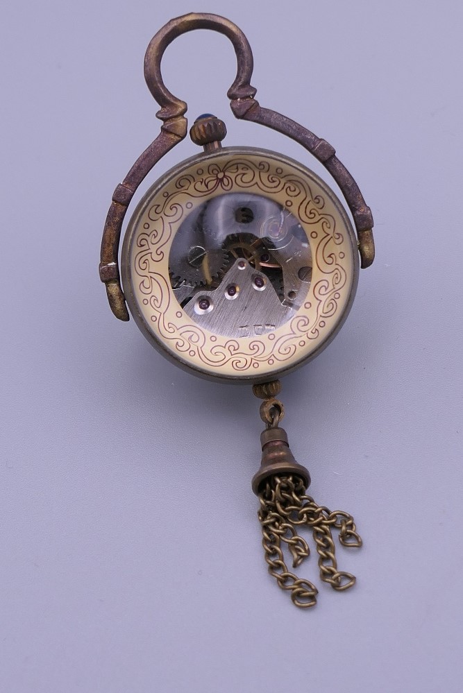 A pendant ball watch. 3.5 cm wide. - Image 2 of 4