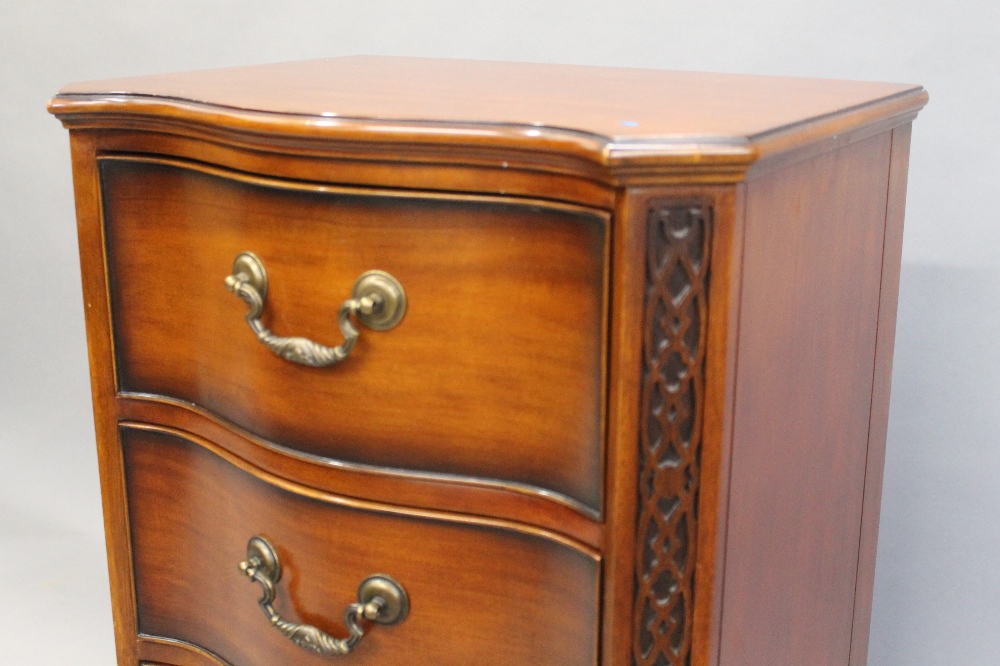 A modern carved Serpentine set of bedside drawers. 77.5 cm high. - Image 3 of 5